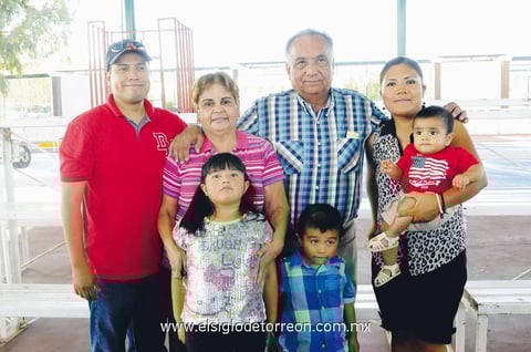 Reunión familiar.  Familia Cuevas Arreola.