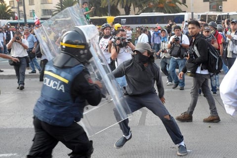 Los disturbios dejaron 102 personas detenidas.