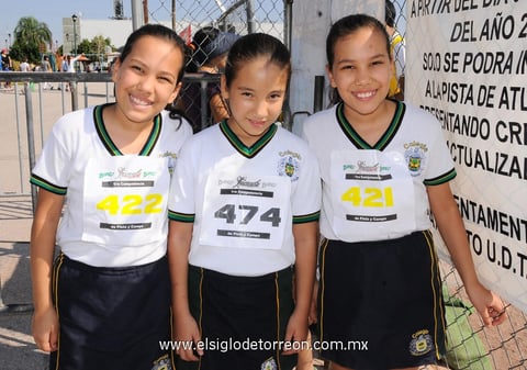 Vanessa,  Ayala y Karla Martínez.