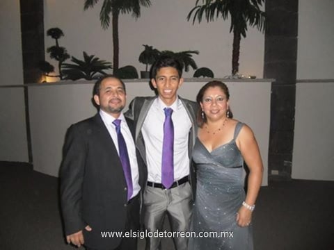 Luis Felipe Ramírez con sus papás, Felipe Ramírez y Adelaida Jaramillo.
