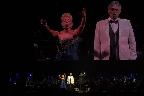 La velada musical, dividida en dos partes con un intermedio de 20 minutos, terminó con "Nessun dorma". Al final, Bocelli dio las gracias y se dejó querer por la gente al escuchar sonoros aplausos, mientras salió sonriente del recinto.