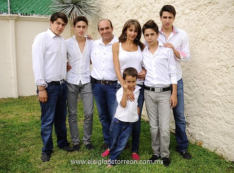 Diego,  Claudio, Claudio, Verónica, Adrián, Patricio y Daniel.