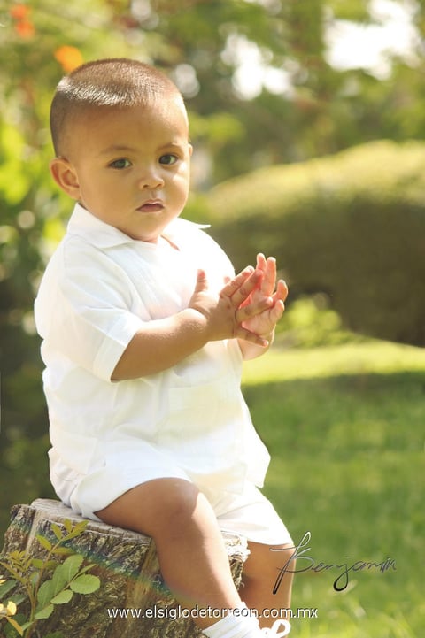 Roberto Nicolás Pérez Caro Andrade fue bautizado el sábado 28 de septiembre de 2013 en la Parroquia Los Ángeles. Es hijo del Ing. Hugo Pérez Caro y Sra. Jacqueline Andrade.- Benjamín Fotografía