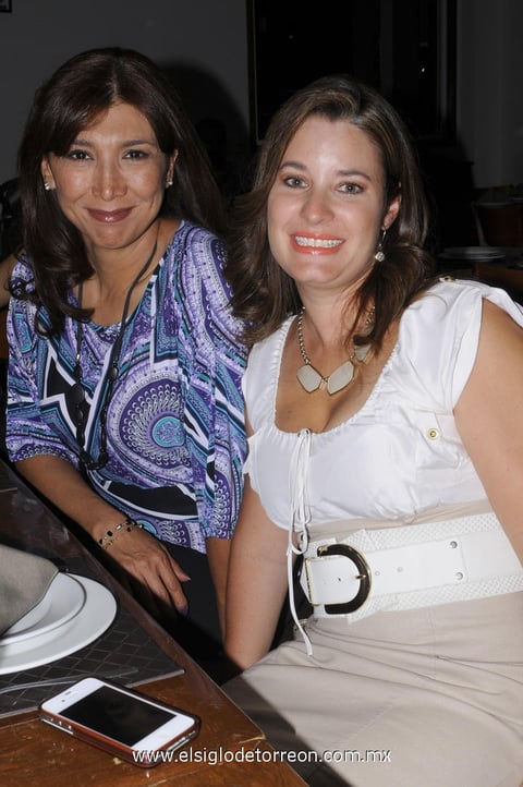 Korinna  y Vero.