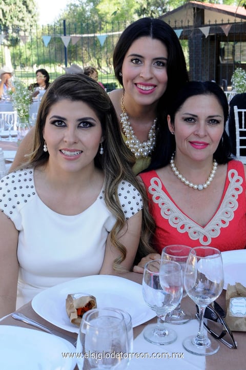 Valeria  Román, Ana Román y Yolanda Reynoso.