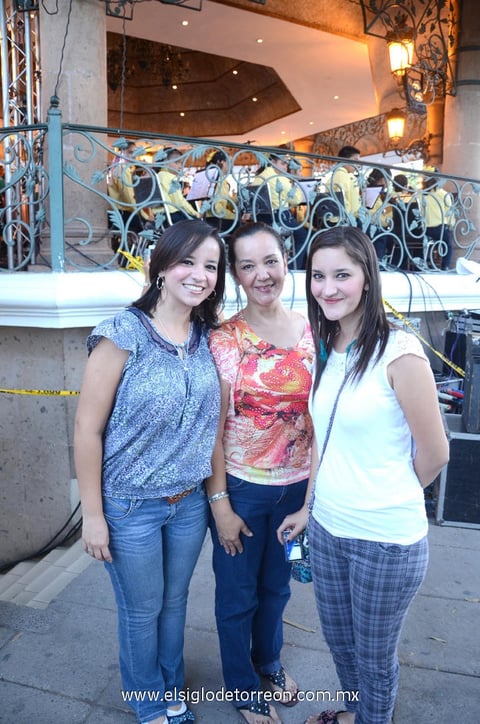 Ana  Lucía, Lucía y Cecilia.