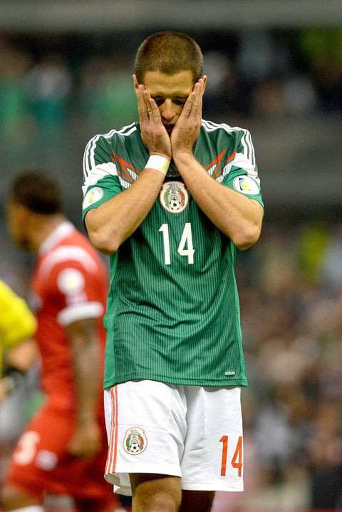 México perdió la oportunidad de acrecentar su ventaja cuando el Chicharito falló al m.57 un penalti ante Penedo.