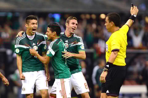 Oribe Peralta nuevamente puso en ventaja a México al minuto 40 pero el equipo mexicano volvió a padecer en el complemento.