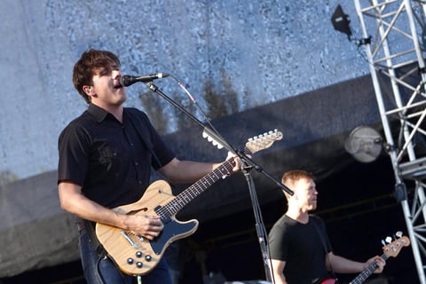 Jimmy Eat World llegó al escenario Corona Light para ofrecer un surtido repertorio con lo mejor de su discografía, que incluyó canciones como Pain, The Middle, Sweetness, Bleed American y I will still you back.