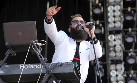 Tras el éxito mundial del hit "Safe & Sound", Capital Cities aprovecharon su cita en el festival mexicano para presentar su primer disco, que lleva por título "In A Tidal Wave Of Mystery".