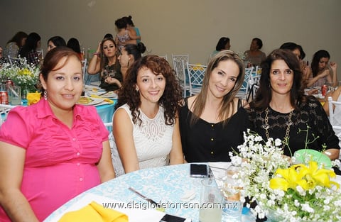 Graciela,  Liliana, Mary y Laura.