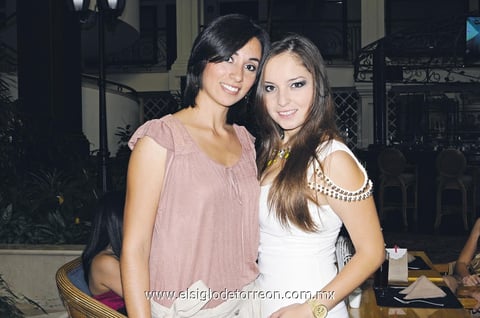 Reciente festejo.  Alejandra y Luz Aurora.