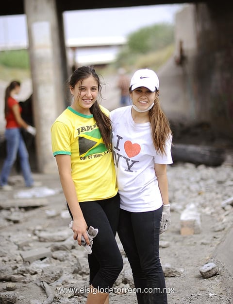 Lorena y Adriana.