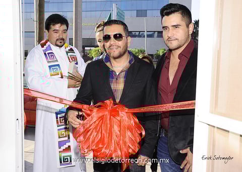 Padre Alberto  Frausto, Raúl Monroy y Francisco Cerrillo en el momento que se llevó a cabo el corte de listón.