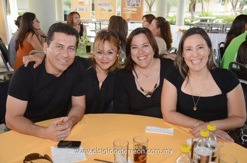 Roberto, Yleana, Alicia y Claudia.