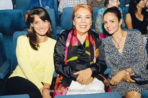 En el ballet.  Pilar, Olivia y Any.