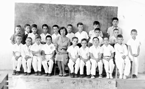 UNA HORA LIBRE  en la Escuela Preparatoria Venustiano Carranza (frente al Bosque), ciclo escolar 1957 - 1959, Bach. Ingenierí­a.