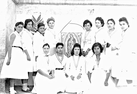 JOVENES  guadalupanas, Esperanza, Alejandra y demás compañeras, hace varias décadas.