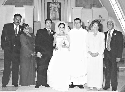 ENRIQUE  Torres S. y Francisca Zapata Garcí­a contrajeron matrimonio el 4 de octubre de 1972.