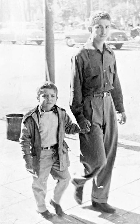 SEÑOR  Santiago Valdés Cavazos y Ricardo Rodrí­guez Cavazos (f), hace varias décadas.