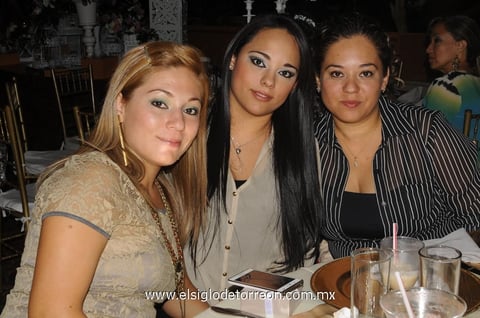 Azucena, Esther y Alejandra.