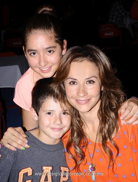Ricardo, Ana Isabel y Ana Sofía.