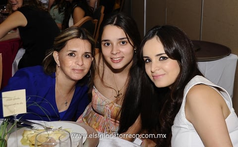 Elizabeth de Abdo, Karime Abdo y Alejandra Abdo.
