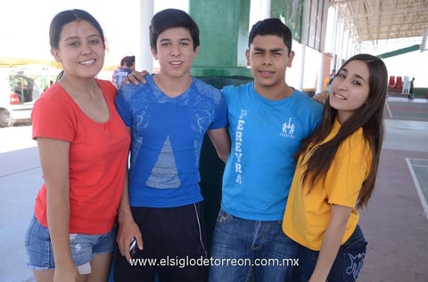 Estudiantes.  Mariana, David, Abraham y Shery.