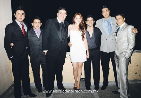 Finalizaron sus estudios. Eduardo, Marco, Julián, Betty, Israel, Miguel y Marco.