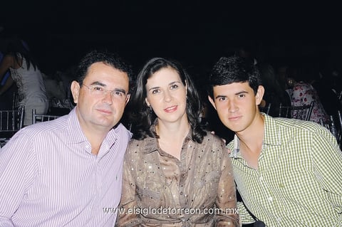 En el concierto de Maria Jose.  Luis, Male y Luis.