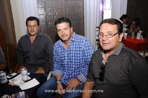 EN LA 'BOX NIGHT PARTY'.  Toño, Alejandro y Pepe.