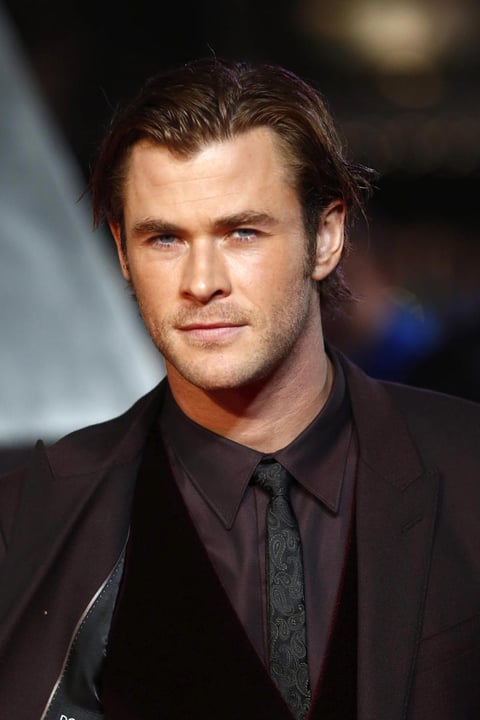 El actor australiano Chris Hemsworth desató la euforia a su llegada en la alfombra roja.