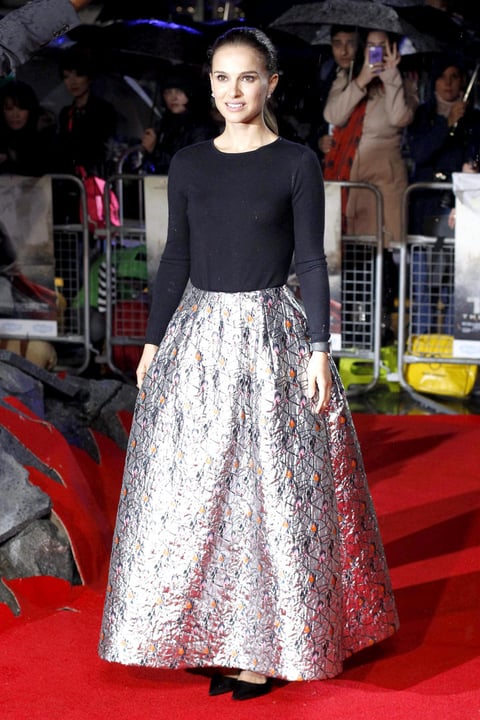 La actriz Natalie Portman posó ante los medios de comunicación a su llegada al estreno.