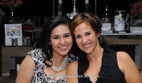 Laura y Adriana.