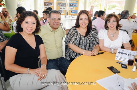 Ex compañeros.  Imelda, Carlos, Iveth y Ani.