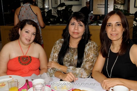 María Elena Gutiérrez, Sagrario Fernández Ramírez y Verónica Díaz.