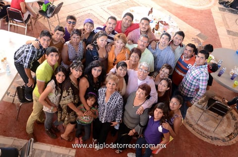 Cumpleaños. Sandra Teresa Núñez celebró en compañía de su familia.