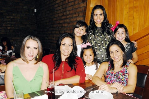 Baby shower. Marisol Nava de Cano el día de su prenatal.