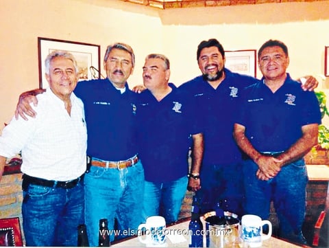 Agustín Reynosa, José Luis Castillo, Sergio Caballo, José Luis Castillo junior y Miguel Gómez en reunión de aniversario juegos de dominó.