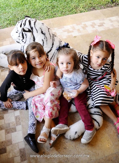 Lulú, Natalia, Bárbara y María.