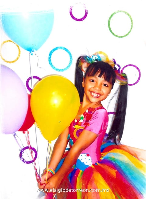 En festejo de cumpleaños, la niña Elany Constanza Esquivel Silos.