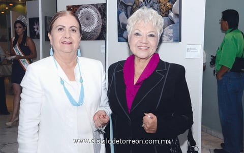 Francia Flores y Pety Peña.