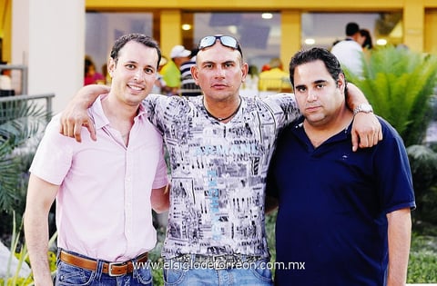 En el club. Ramón, Tony y Javier.