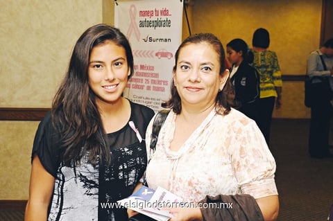 Ana Escobedo y Claudia Salinas.