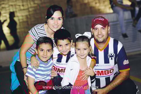 En el TSM.  Carlos Jared Gutiérrez, Valeria Gutiérrez, Carlos Gutiérrez, Nelly Herbert y Marco Herbert.