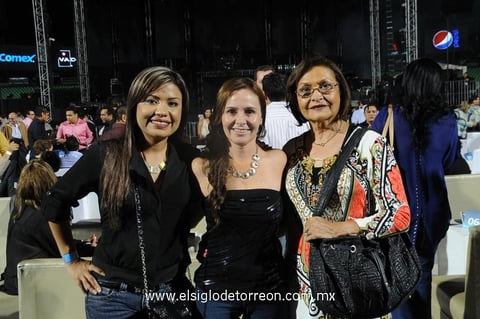 Isabel, Claudia y Claudia.