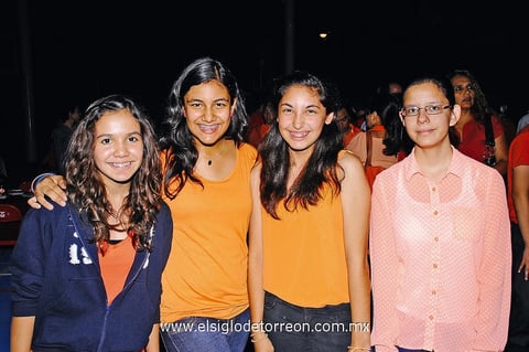 En el cole. Ana Pau, Cristy, Aurora y Arantza.