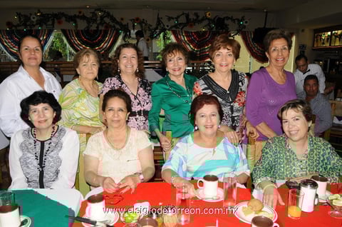 Celebra entre amigas. Elisa Guerrero cumplió años y lo celebró en un restaurante de la ciudad. La felicitaron sus amigas: Teresita, Lupita, Elsa, Lolita, María Elena, Esther, Rosy y Luz Elena.