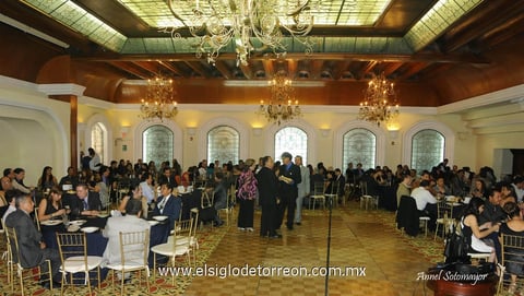 Los asistentes disfrutando la magna celebración.