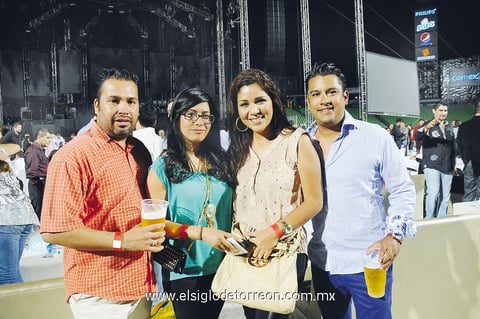 Divertida velada.  José, Tania, Nancy y Miguel.